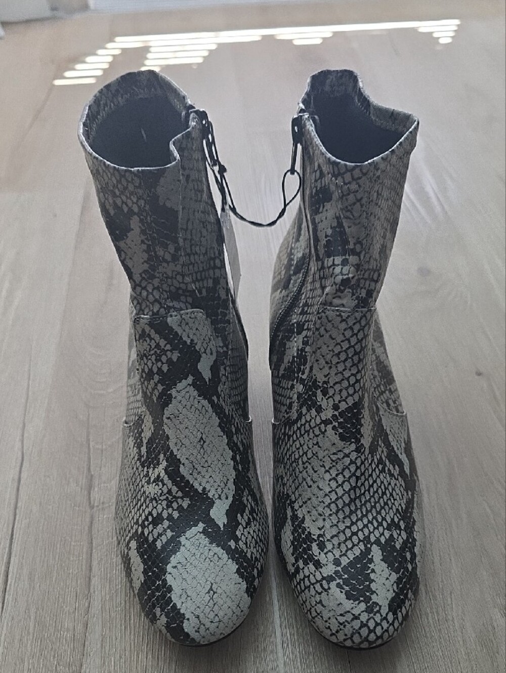 Time and Tru Snakeskin Ankle Boots Memory Foam Sz 10 NWT
